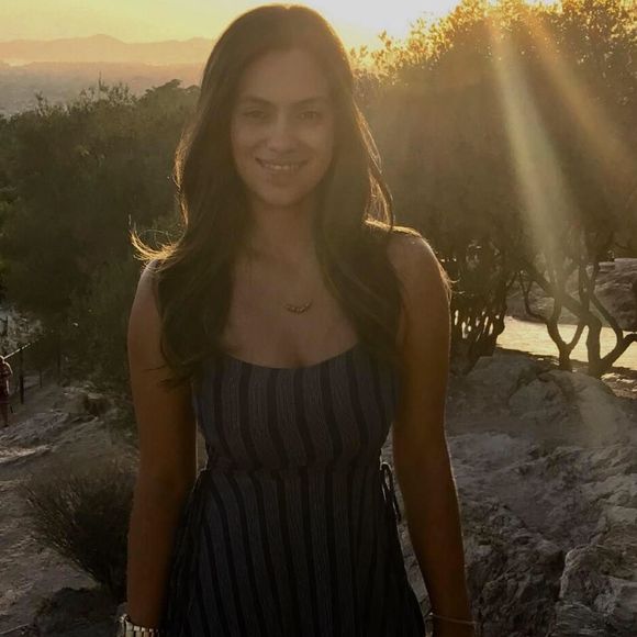 Meet your Posher, Nicole - Picture 1 of 1